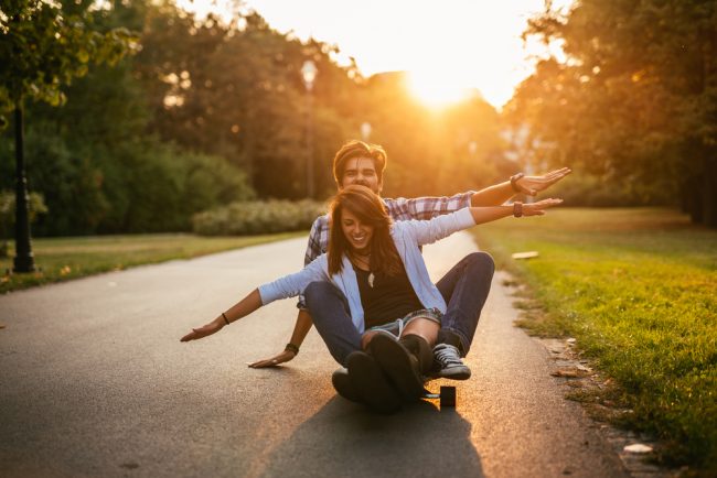Best Longboard Review - couple